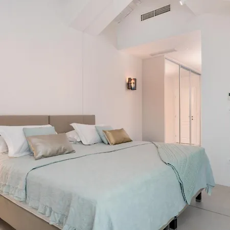 Carefully Decorated Interior And Attractive Exterior *