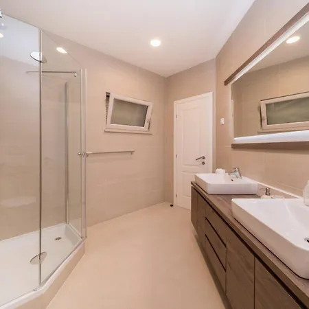 アパート Carefully Decorated Interior And Attractive Exterior